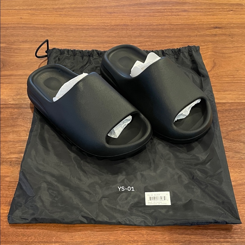 Yeezy YS-01 Slides, Black Size 6